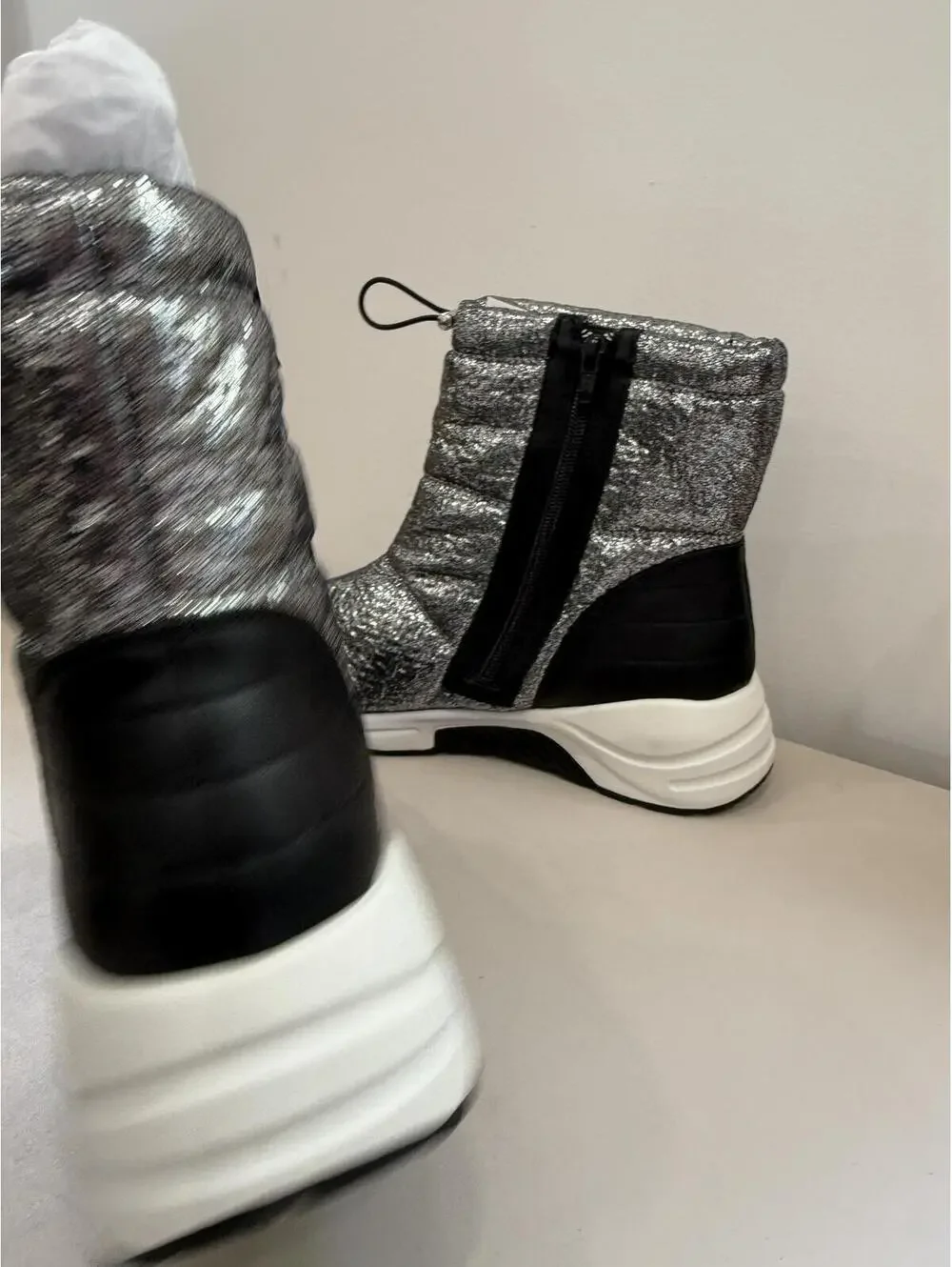 Paolo GILLIE-L Silver and Black Winter Boots Size 10 M